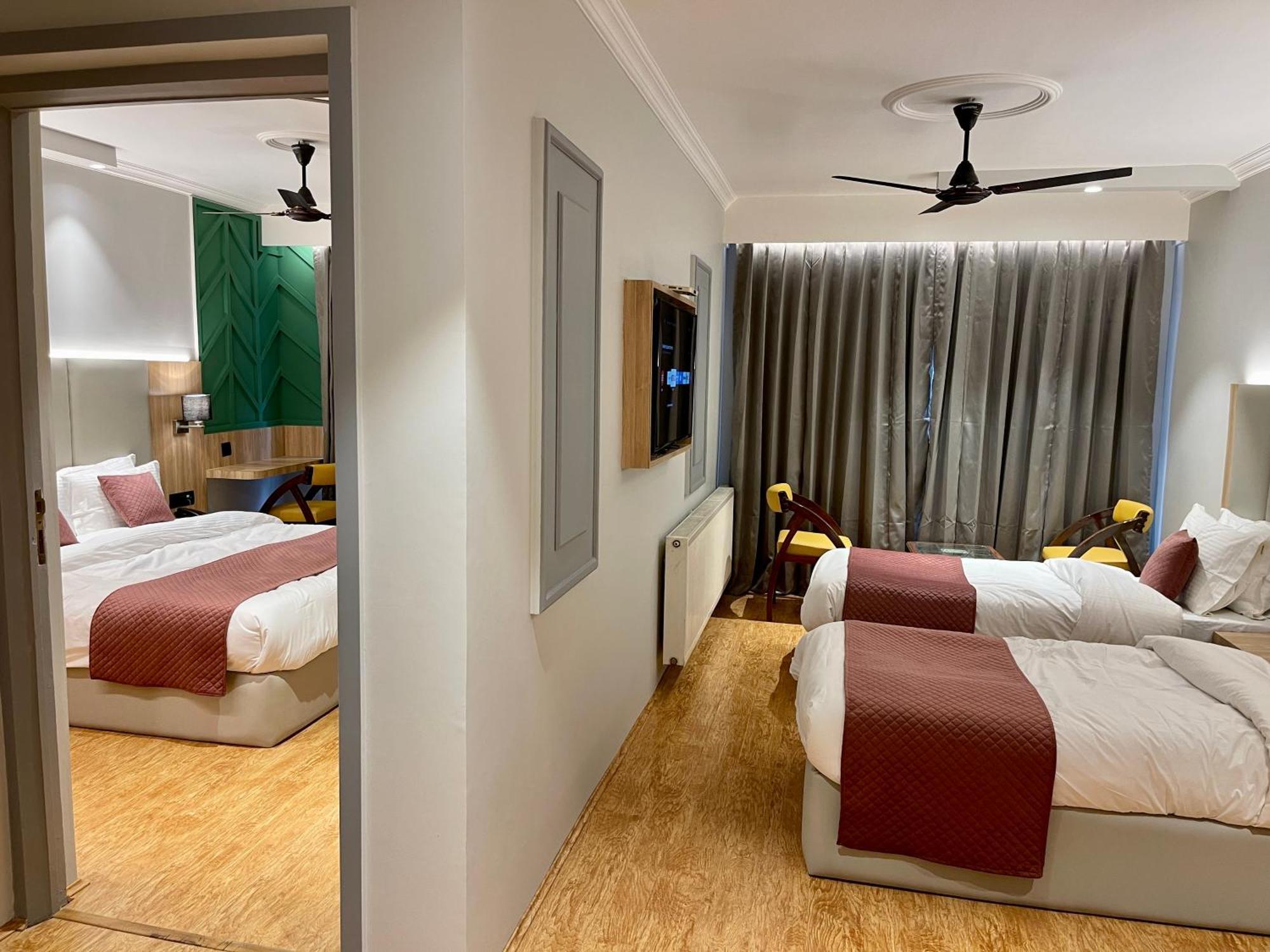 Hotel New Park Srīnagar Esterno foto