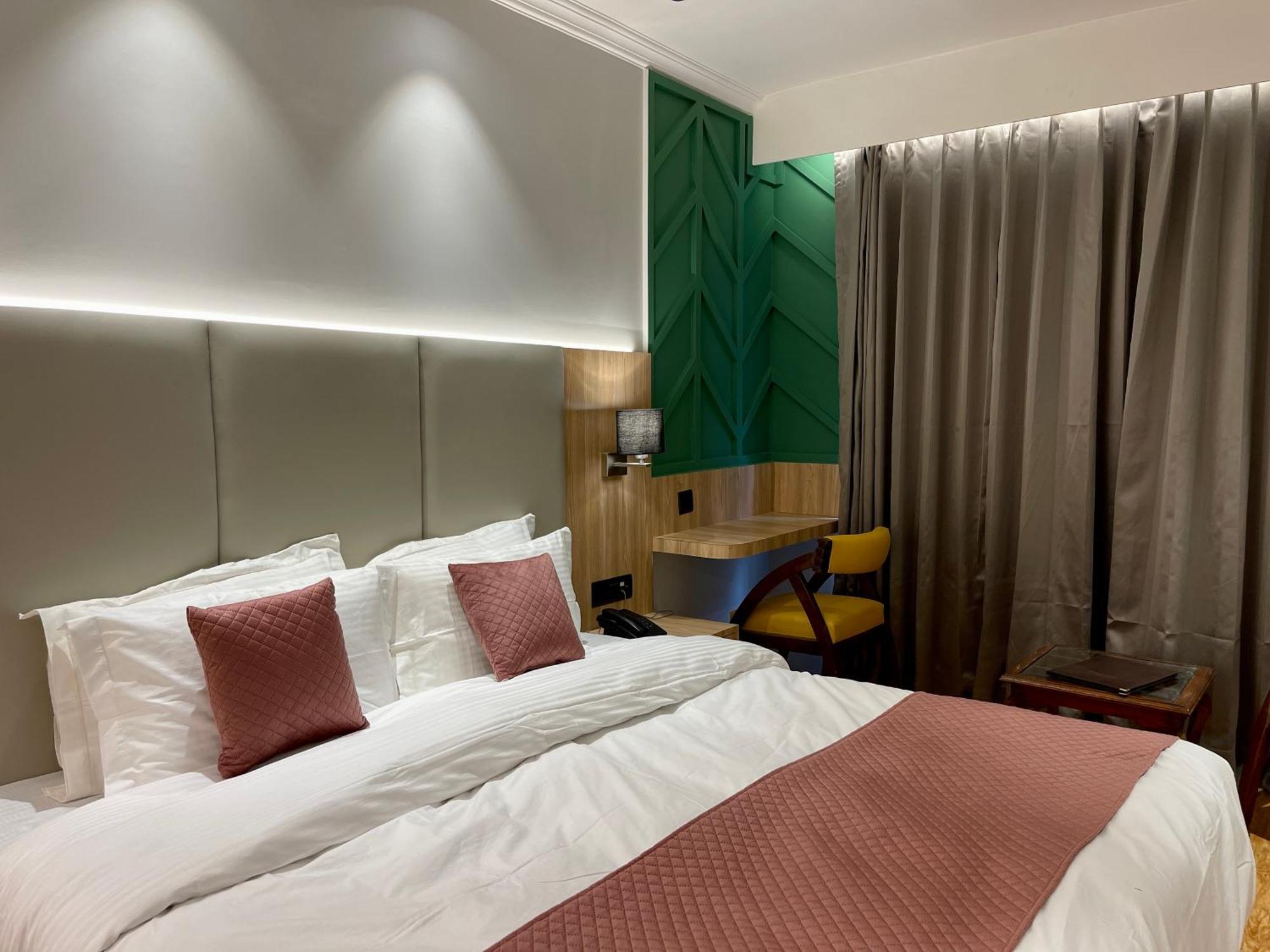 Hotel New Park Srīnagar Esterno foto