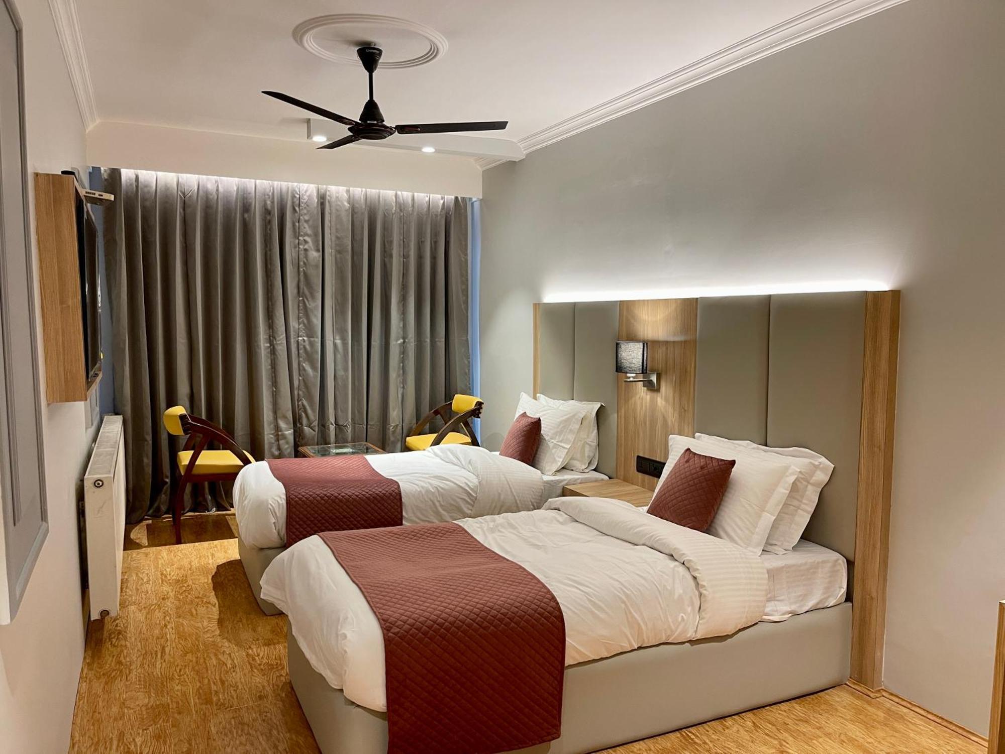 Hotel New Park Srīnagar Esterno foto